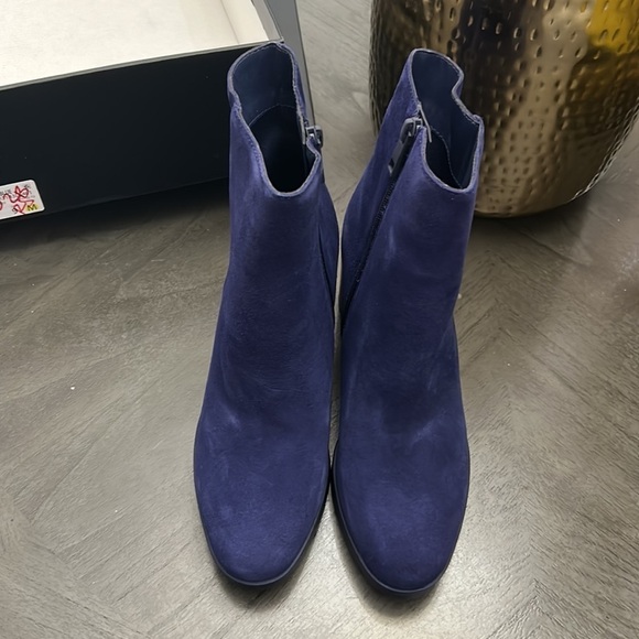 Naturalizer Genn-Reach Haven Blue Suede Booties